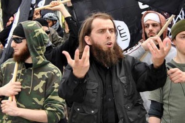 اللاجئون واليمين