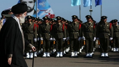 خامنئي مع المتشددين