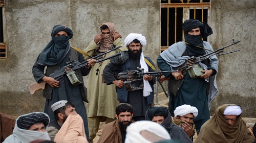 طالبات تتبنى