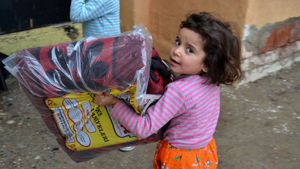 اطفال بحاجة الى مساعدة