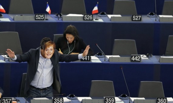 معاناة اللاجئين في