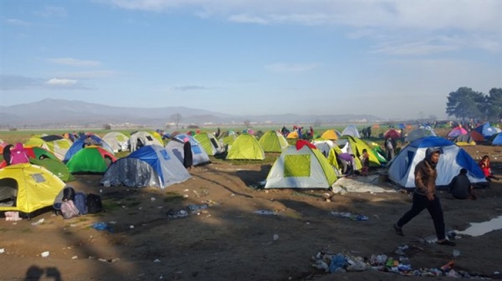 تكدس الخيم في ايدوميني