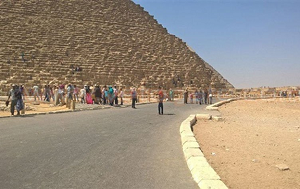 داعش يهدد بنسف الأهرامات