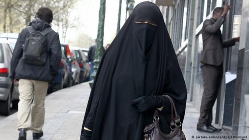 دويتشه فيله:منقبة