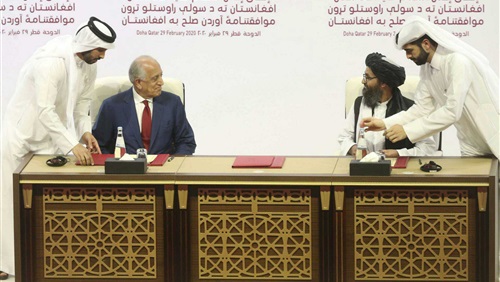 طالبان يد تفاوض وأخرى