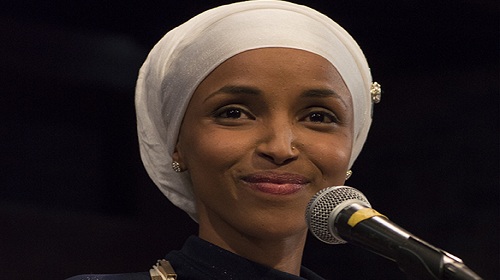 امرأة مسلمة لاجئة