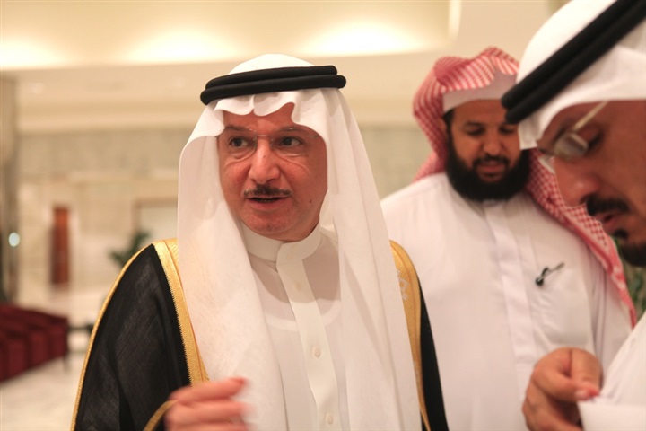 تاريخه المهني: