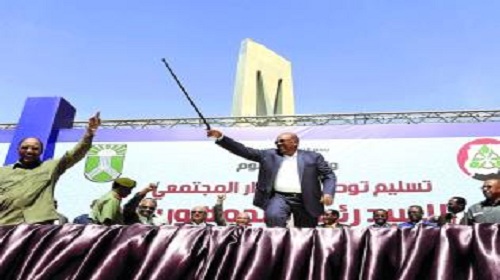 البشير يهدد باستخدام