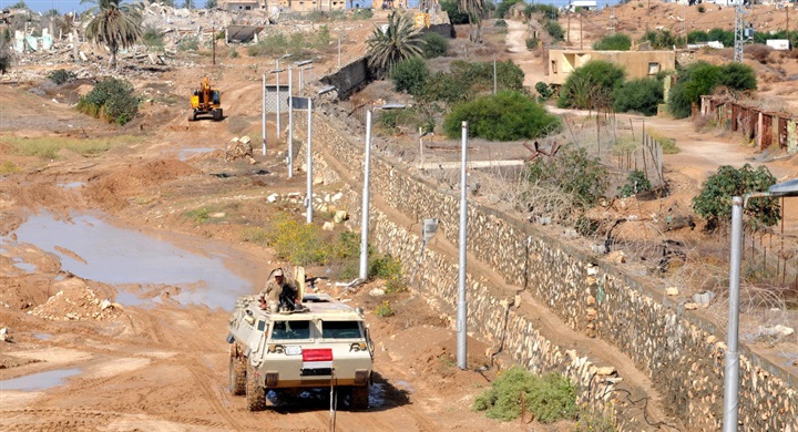 الجيش المصري يدمر