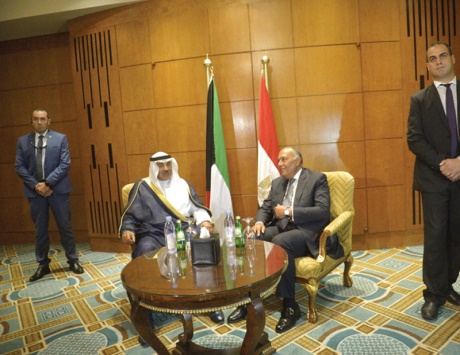 السيسي يدعو للوقوف