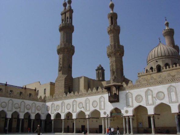 الأزهر يدافع عن مناهجه