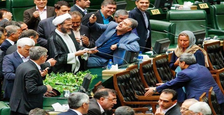 «سيلفى الإذلال»..