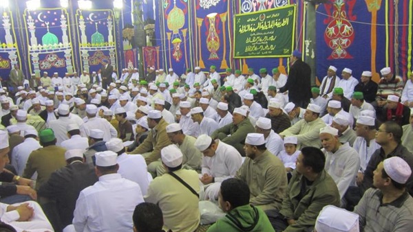 الصوفيون يقتحمون