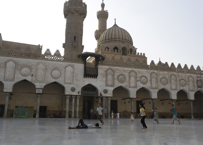 إيقاف المنشد الأزهري..