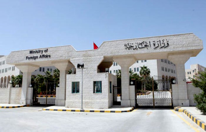 10.3 مليار دولار
