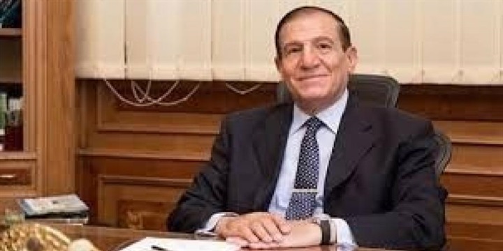 عنان بين «الأخونة»