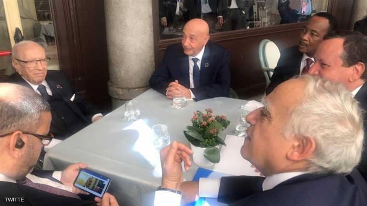حفتر يشتت قياديا