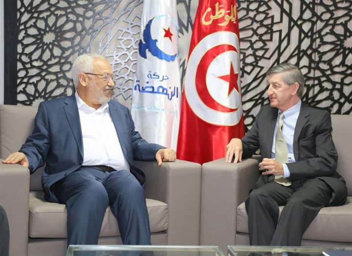 السفير الأميركي السابق