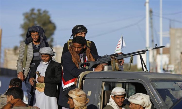 الحوثيون يجندون النساء