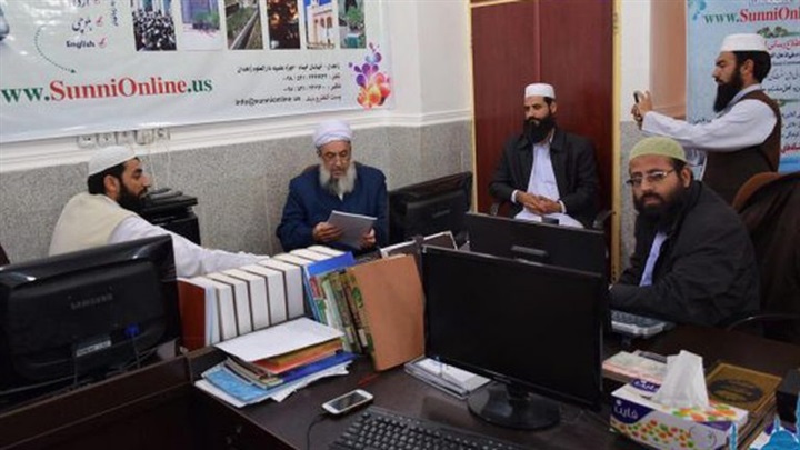 إيران تعتقل 4 صحفيين