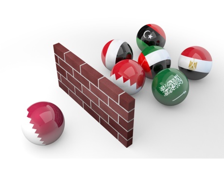 قرقاش: انتهازية الدوحة