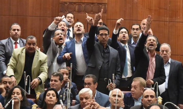 خلافات داخل تكتل