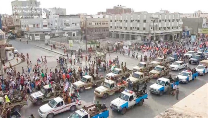 «الحوثيون» يستعرضون