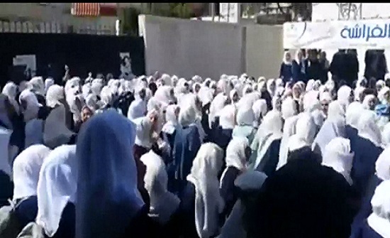 البيان.. طالبات يتظاهرن