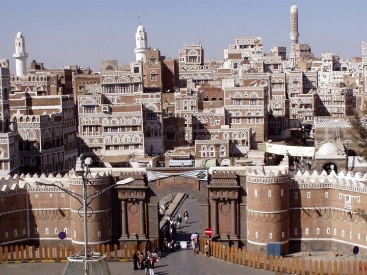 صنعاء أسيرة البؤس
