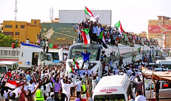 تفكيك مؤسسات «الإخوان»
