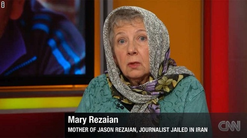 عبر CNN.. والدة الصحفي